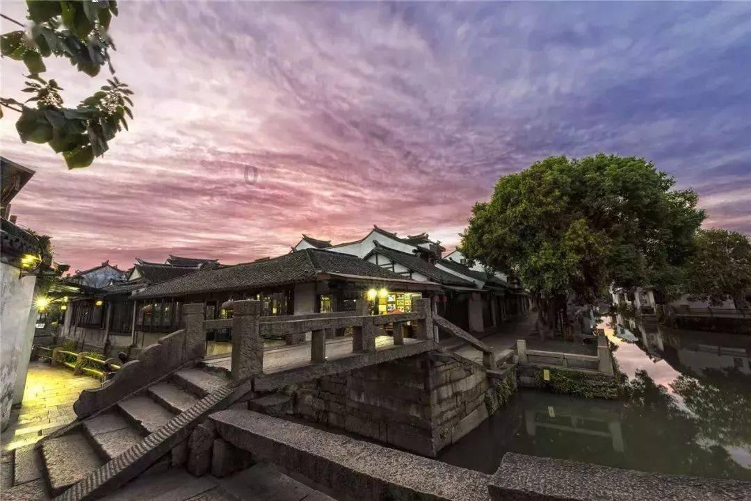 从小一长大的姐弟、弟弟六十岁生日在宴会上我怎么讲话？